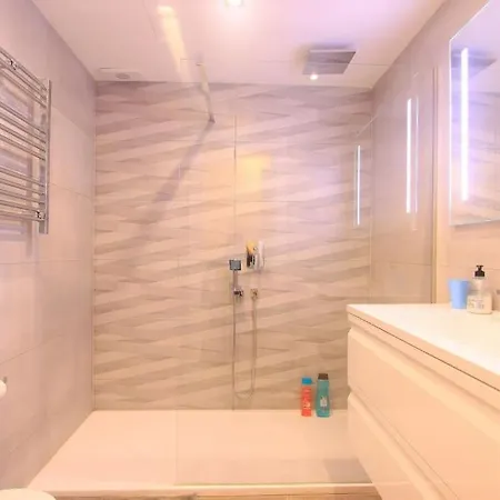 Modern Penthouse * מארבלה