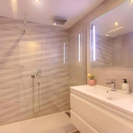 Modern Penthouse דירה