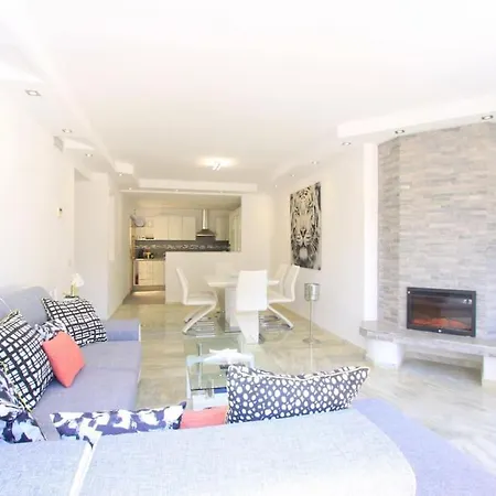 Modern Penthouse דירה